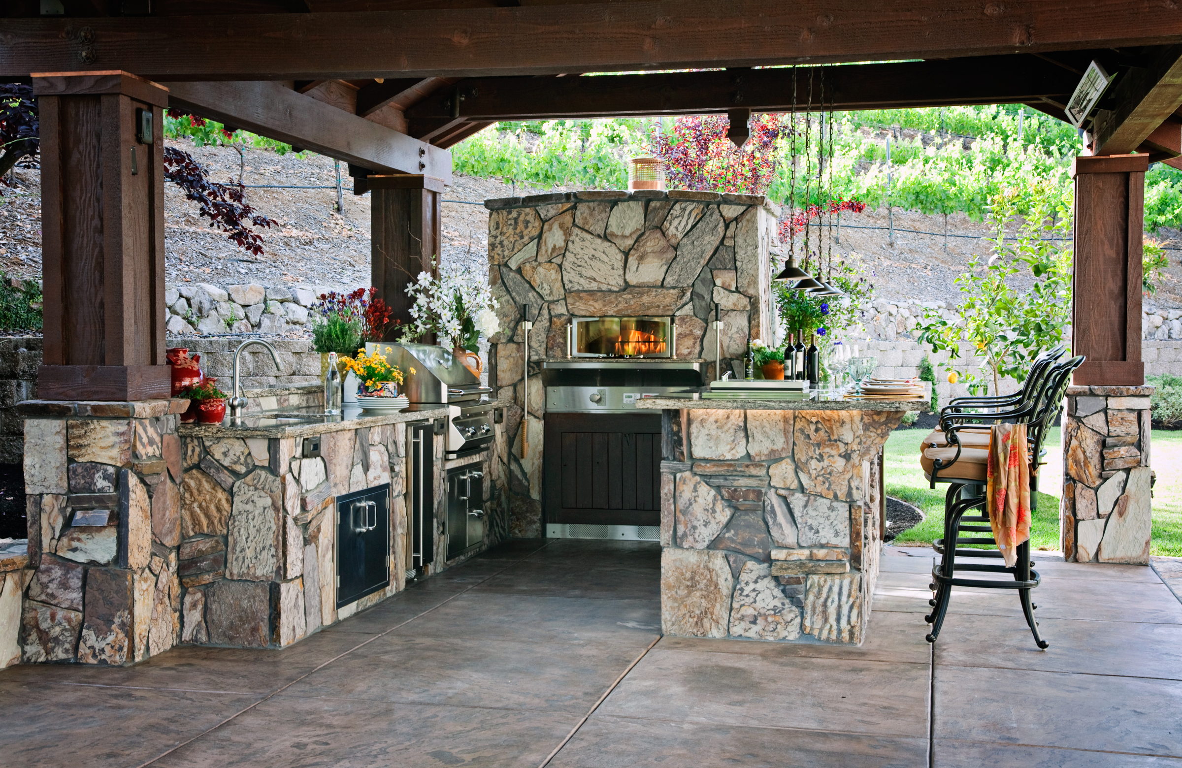 Outdoor Stone Kitchen With Firebrick Pizza Oven and Large